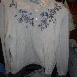 ALFRED DUNNER  women's top, sweater, purple and off white in color, sz PS